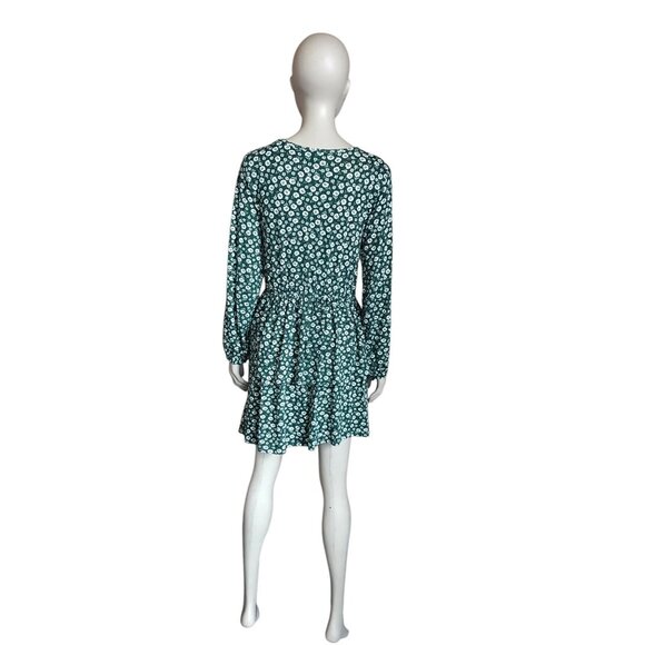 Wednesday’s Girl Green and White Flower Dress - Picture 4 of 5